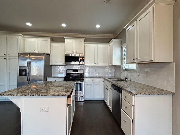 3rd image of 4400 SW Eggersway Pl