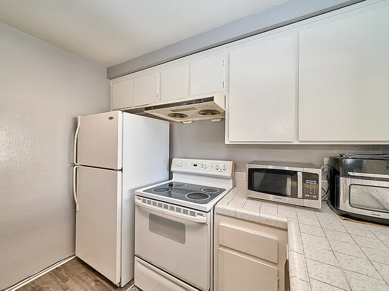 216 N Alhambra Ave #B — Photo 9