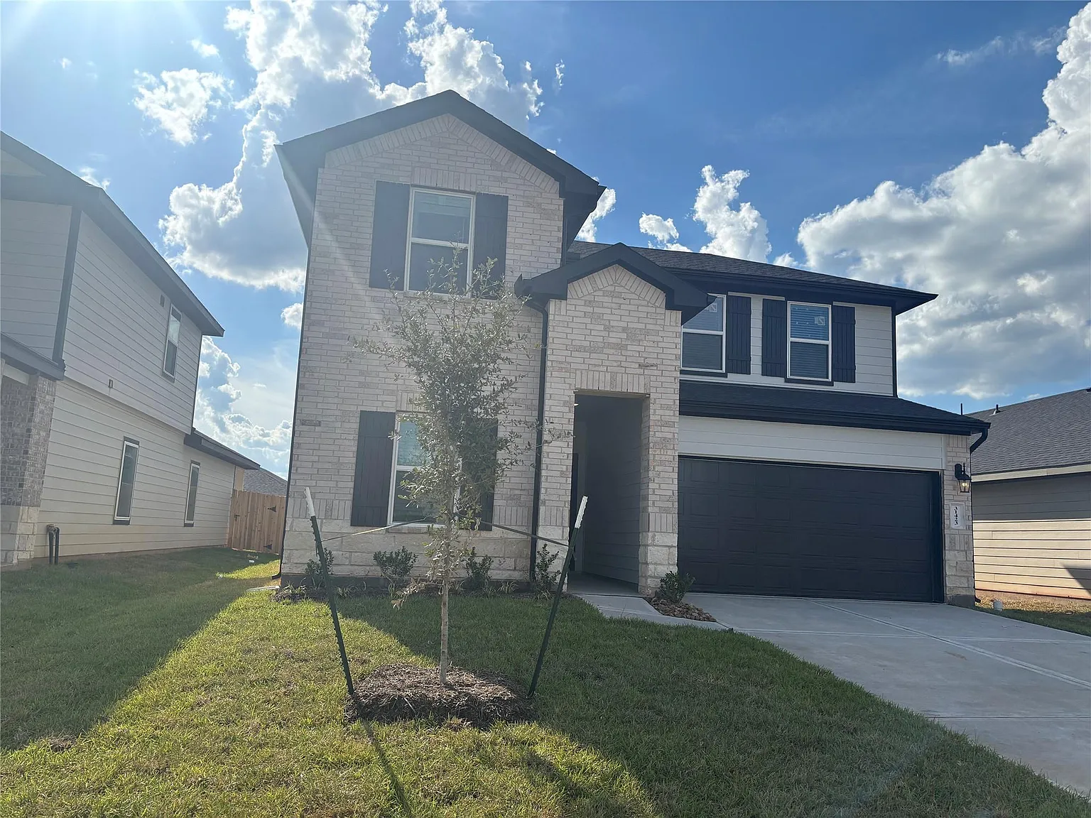 4 bed, 3.0 bath, 2251 sqft, $2,500 — Photo 2