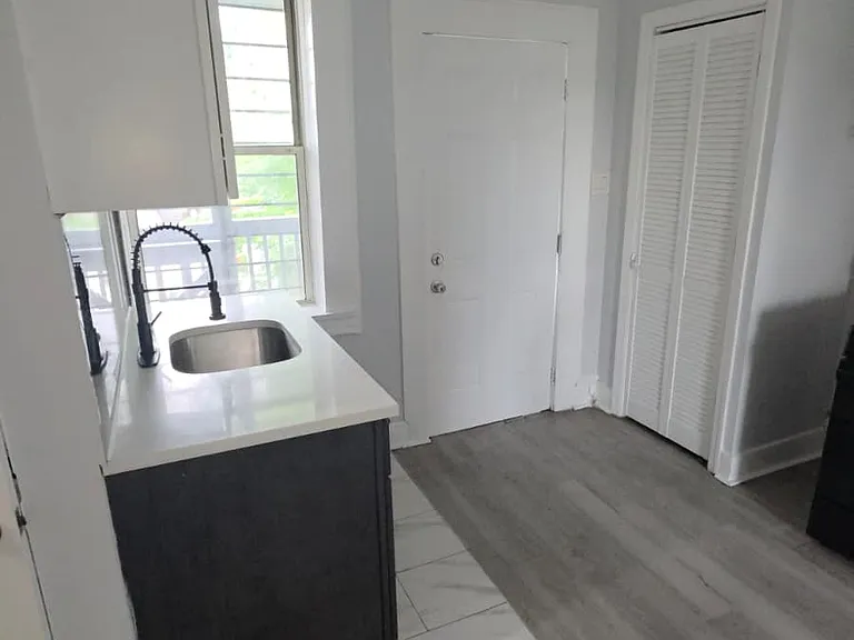 104-106 Lawrence St #6 — Photo 1