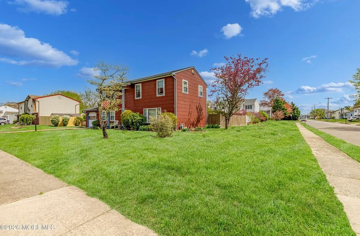 4 bed, 2.5 bath, 1848 sqft, $3,700 — Photo 4