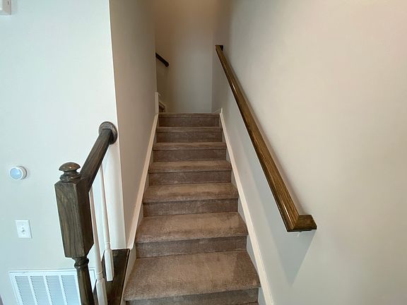 5th image of 906 Arnold Place Dr