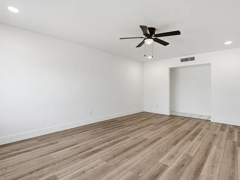 209 E Cairo Dr — Photo 23