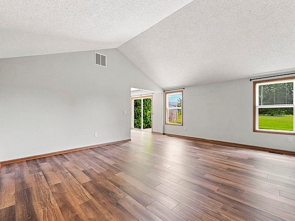 3rd image of 9804 La Mesa Dr