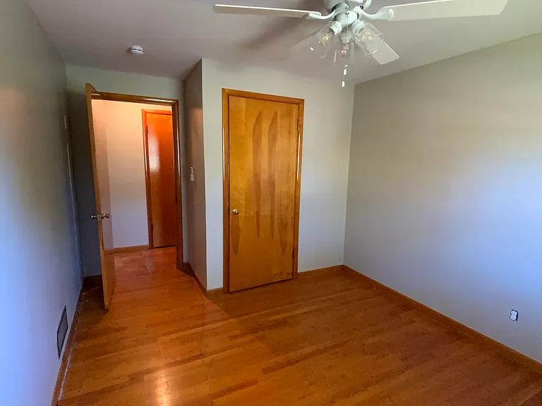 460 Park Ave — Photo 9