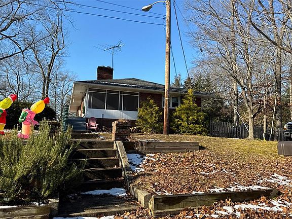 3rd image of 113 Oakland Dr