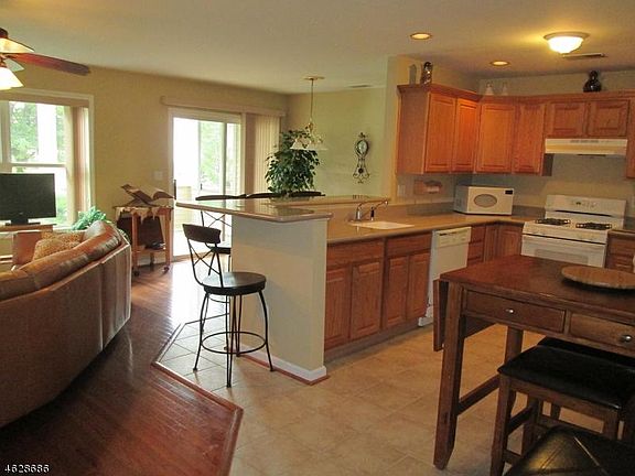 3rd image of 34 Harker Hill Dr #1003