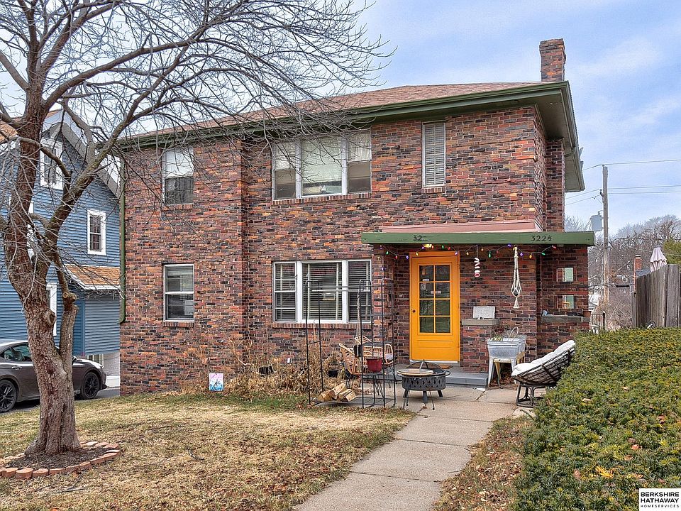 1st image of 322 S 49th Ave #2