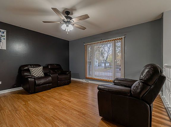 2nd image of 219 E Mulberry Dr
