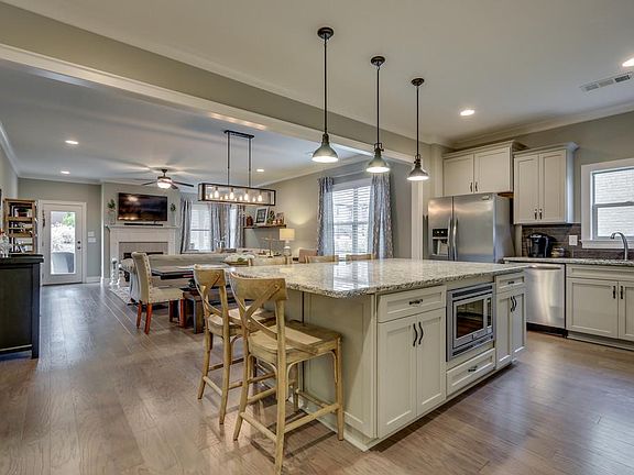 5th image of 837 Dartmoor Ln
