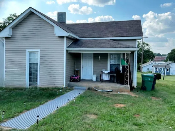 1116 Textile Pl, High Point, NC 27260