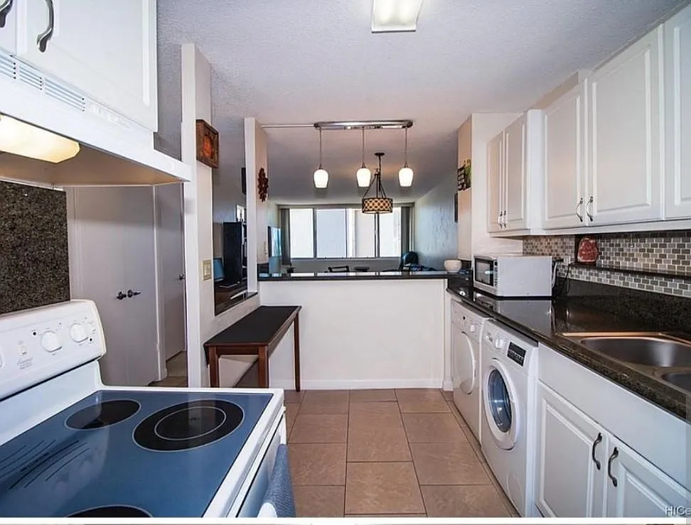 2 bed, 828 sqft, $3,200 — Photo 3