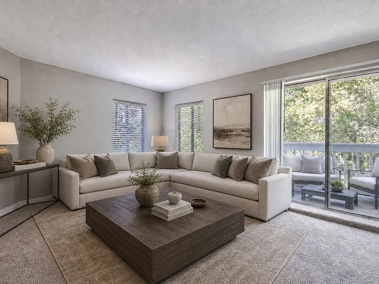 Royal Oaks Apartments — Photo 15