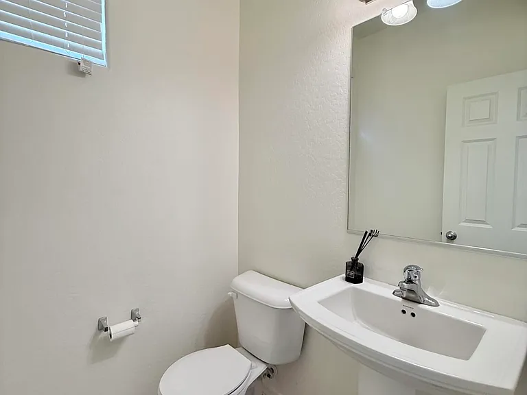4722 E Tremaine Ave — Photo 9