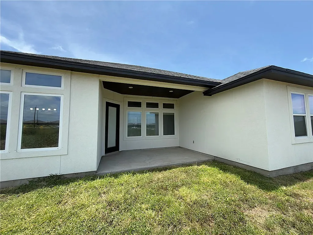 3 bed, 2.5 bath, 1671 sqft, $2,350 — Photo 2