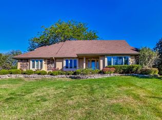 668 Bradwell Rd, Inverness, IL 60010