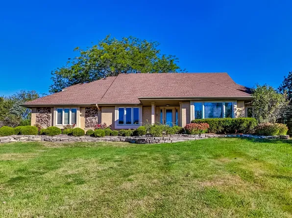 668 Bradwell Rd, Inverness, IL 60010