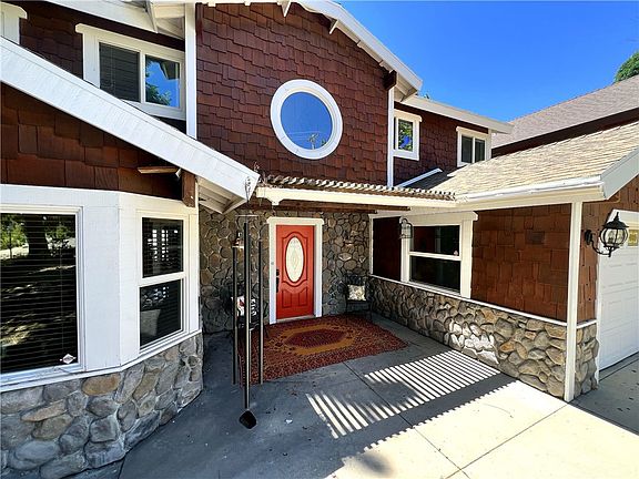 3rd image of 1834 Nob Hill Dr