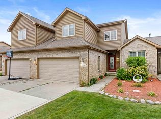 10554 Ontario Dr, Winfield, IN
