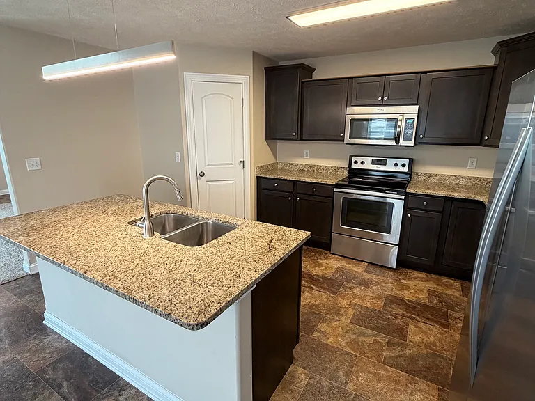 7441 Kentwell Ln — Photo 10