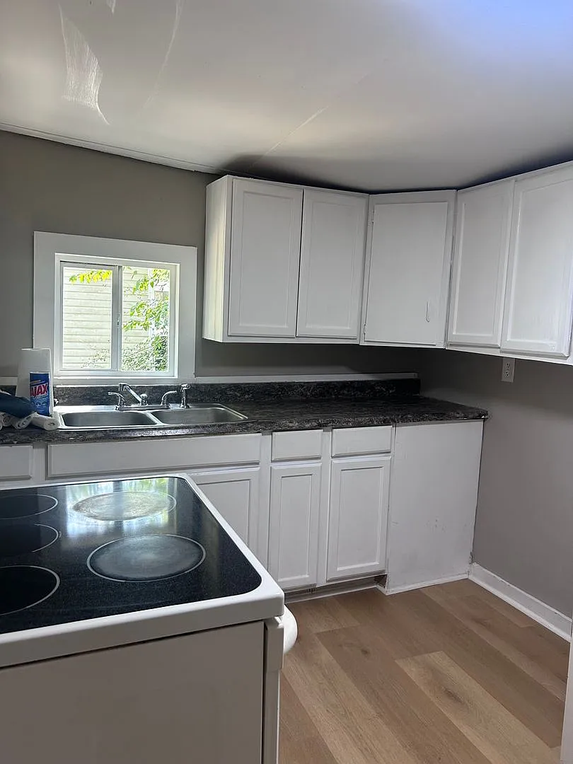 Two Bedroom Home in Chattanooga — Photo 4