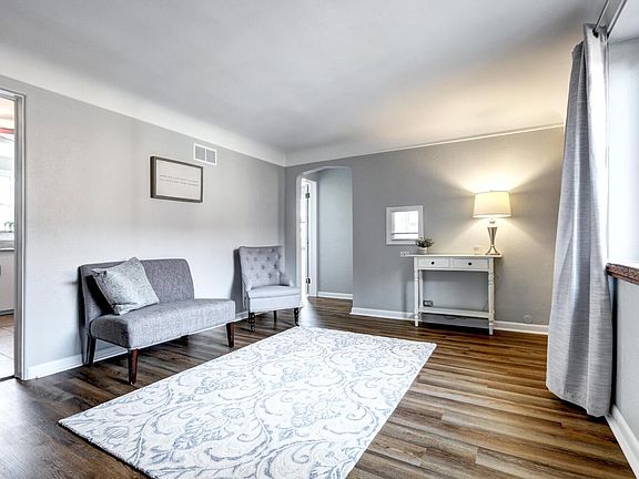 2nd image of 1525 N Hudson St APT 1