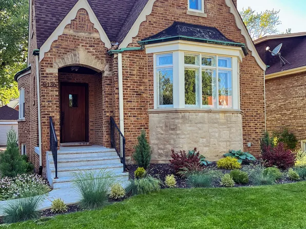9136 S Oakley Ave, Chicago, IL 60643
