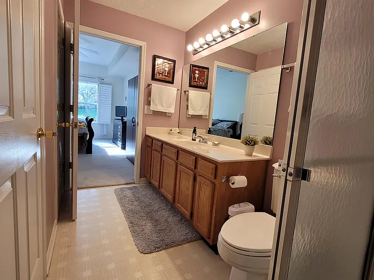 4657 Court Yard Dr — Photo 25