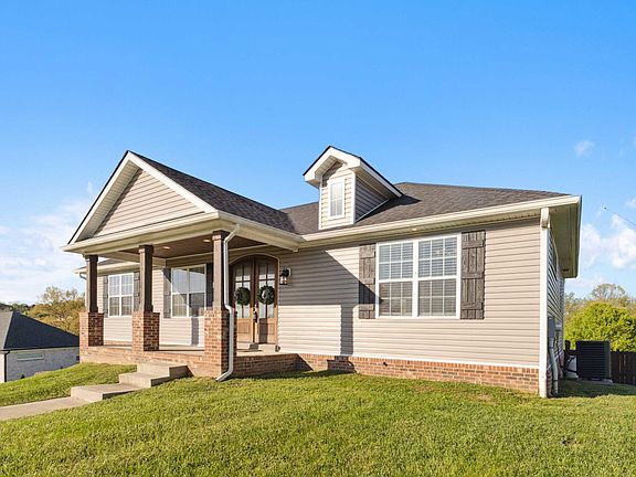 3rd image of 28 Creek Side Dr