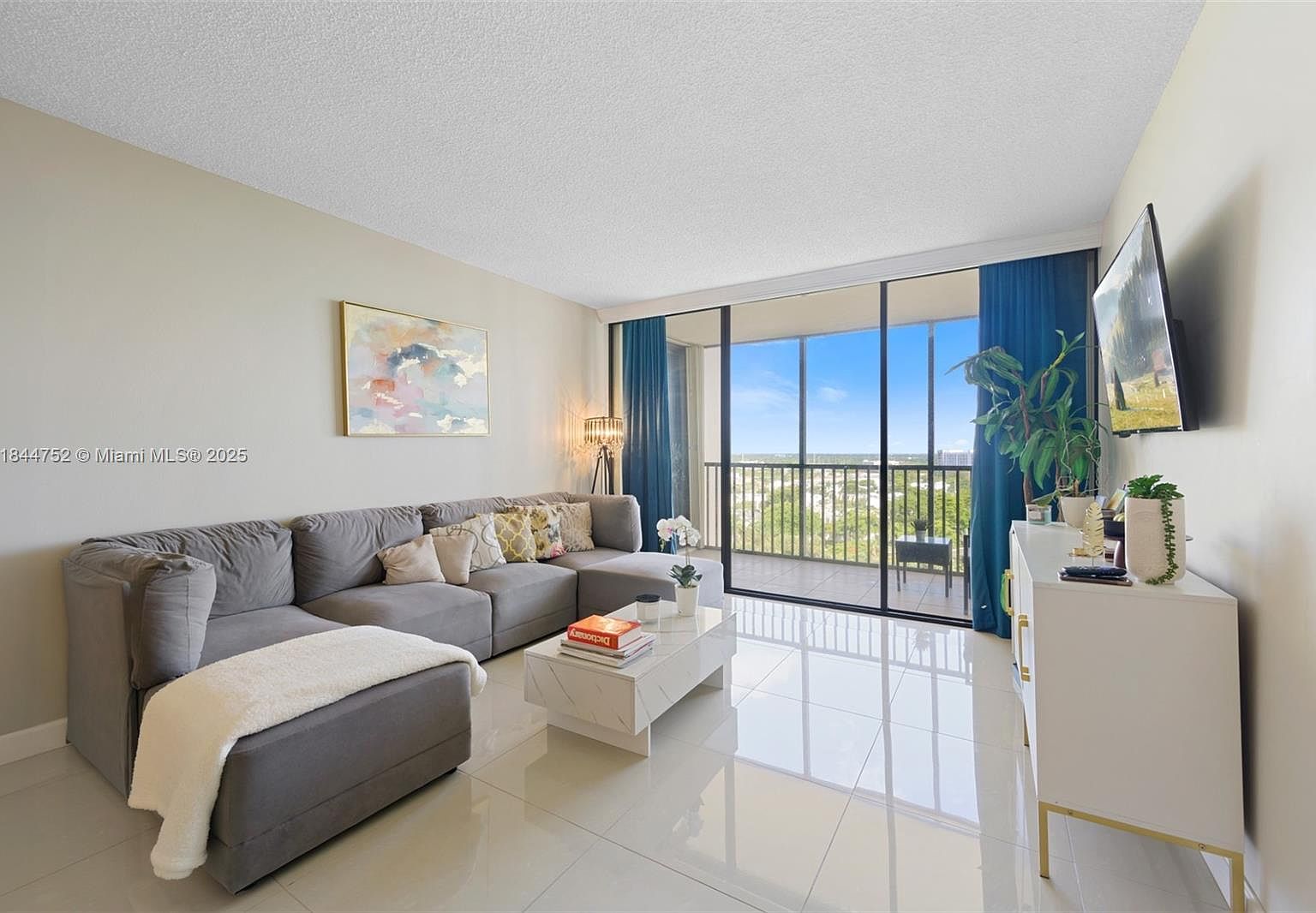 20335 N Country Club Dr APT 1402