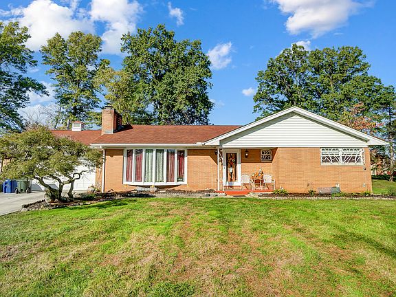 3rd image of 3111 Willow Springs Dr