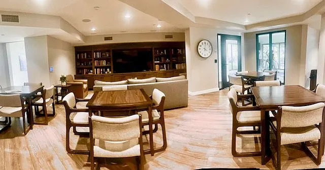 Newly Renovated Lexington Square - 62+ Age - Waitlisted - Income Restricted — Photo 7