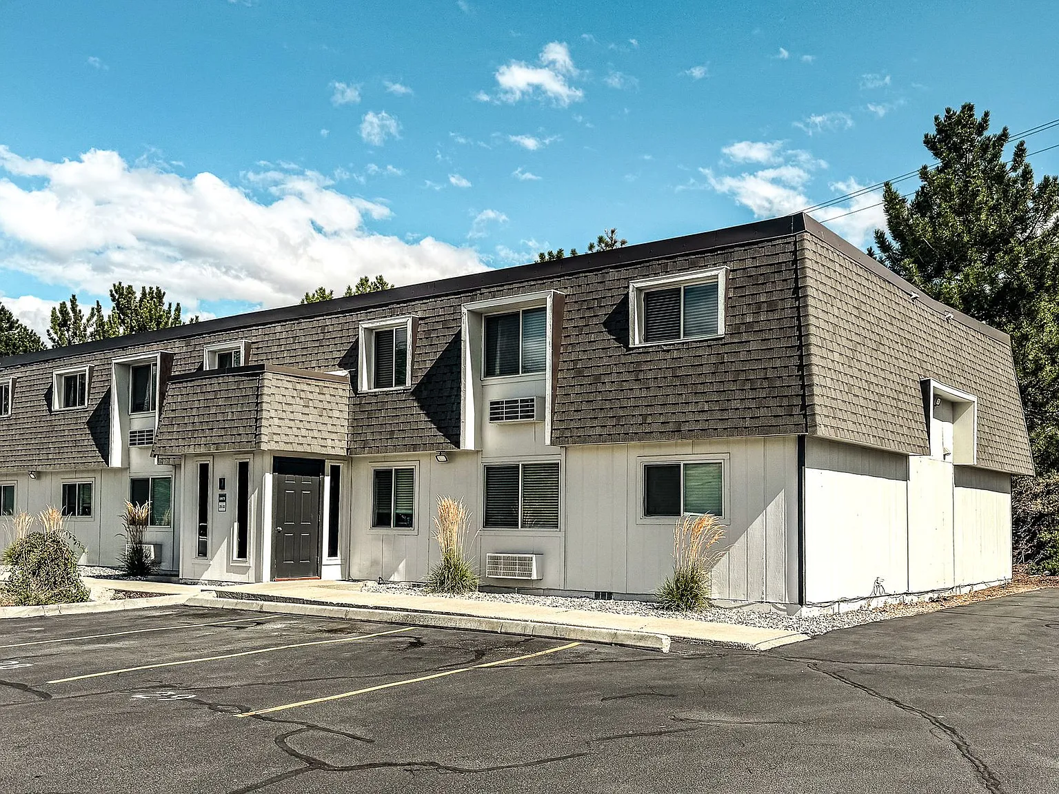 Juniper Apartments — Photo 2