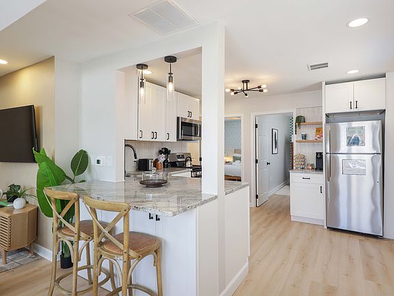 3rd image of 320 Franklin Ave #2