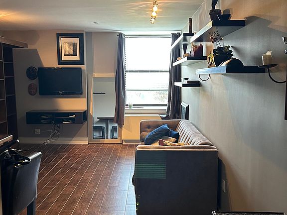 3rd image of 23 Water Grant St APT 1B
