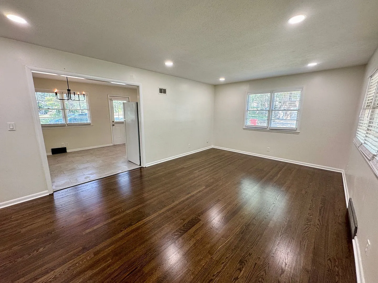 Fully Renovated Home Near Downtown Blue Springs — Photo 2