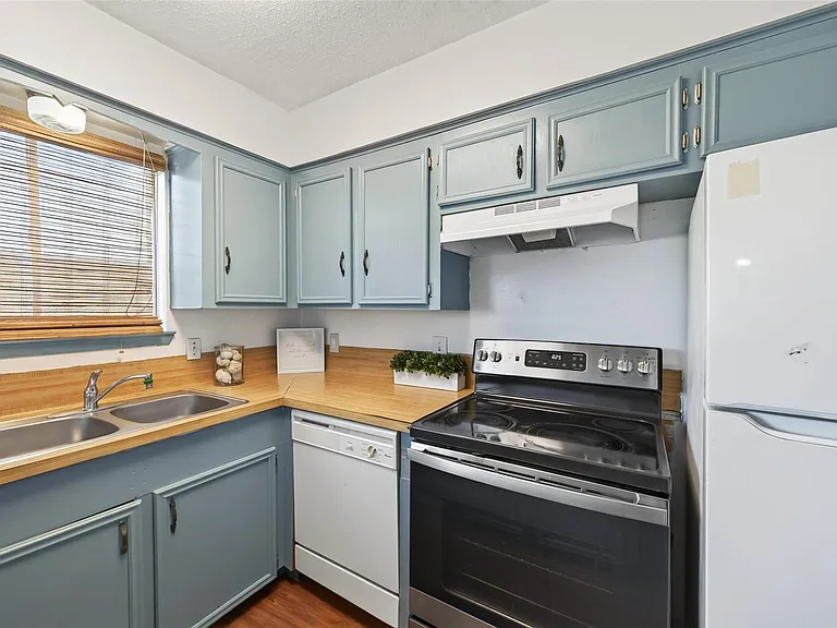 7714 Renwick Dr #D13 — Photo 15