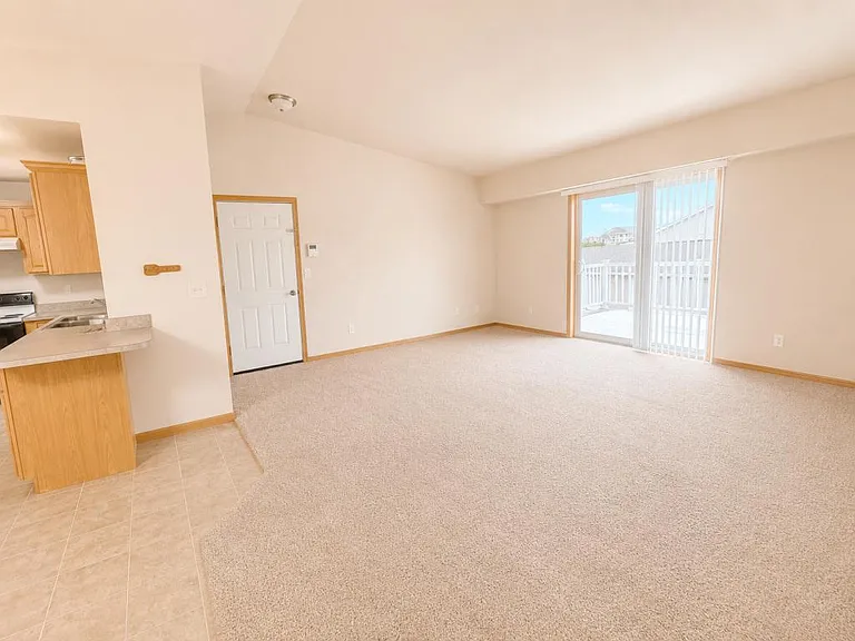 4000 McKenzie Dr SE — Photo 3
