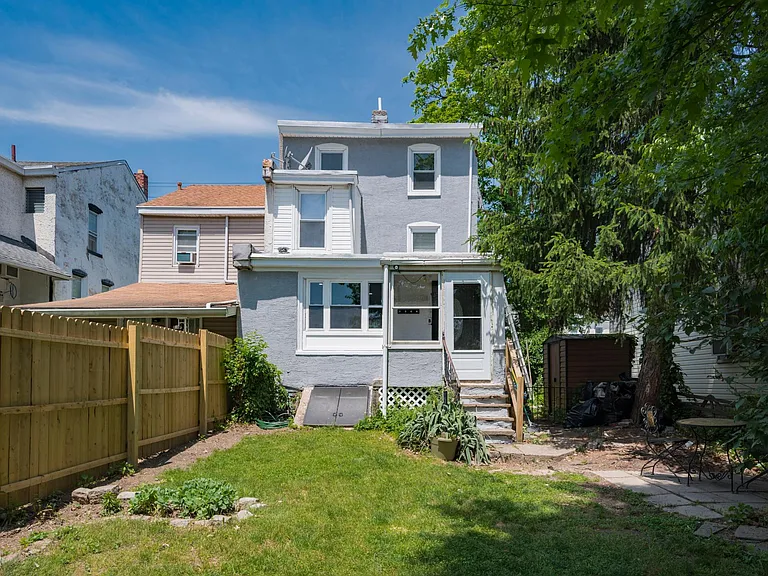 567 Dupont St — Photo 24
