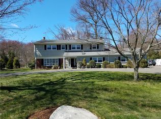 92 Den Rd, Stamford, CT 06902