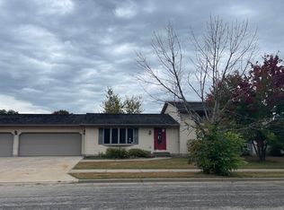 912 Packer Dr, Holmen, WI 54636