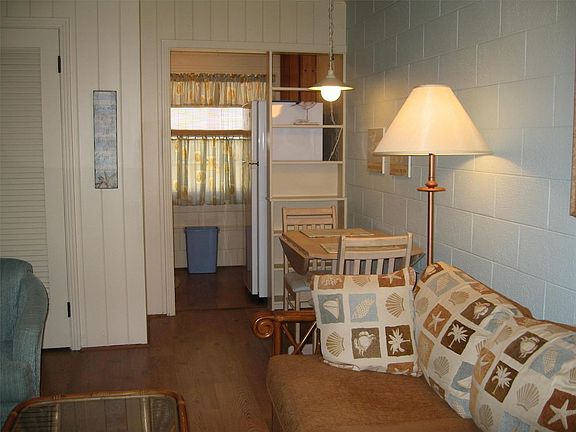 5th image of 704 W Venice Ave APT B
