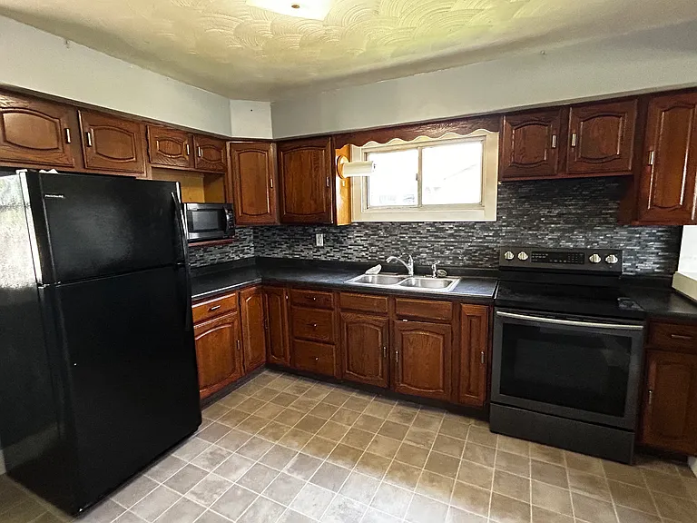 775 Kane St — Photo 3