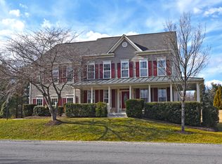 42000 Raspberry Dr, Leesburg, VA 20176