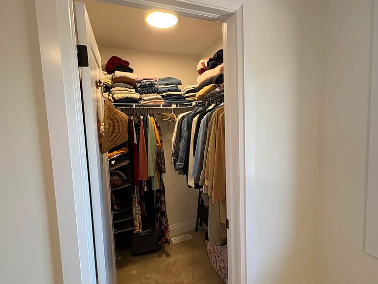 165 Tiffany St — Photo 15