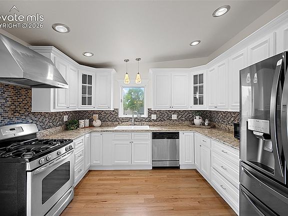3rd image of 801 E Costilla St