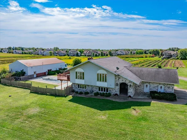 2695 Nightingale Ln, Cottage Grove, WI 53527