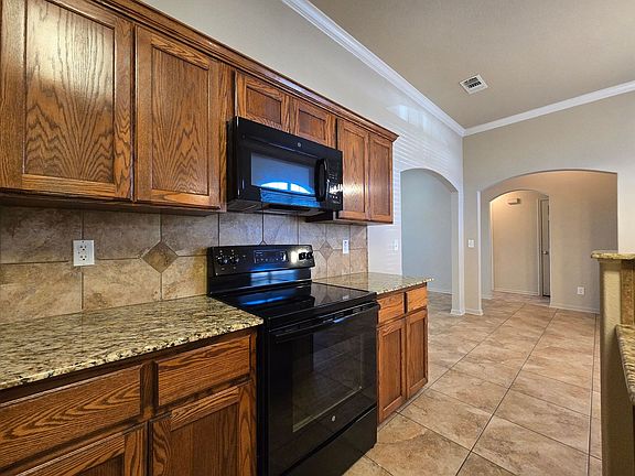 4th image of 6804 Alvin Dr