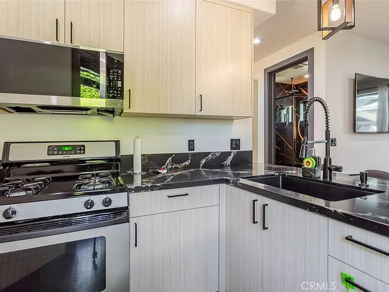 8252 Morse Ave — Photo 15