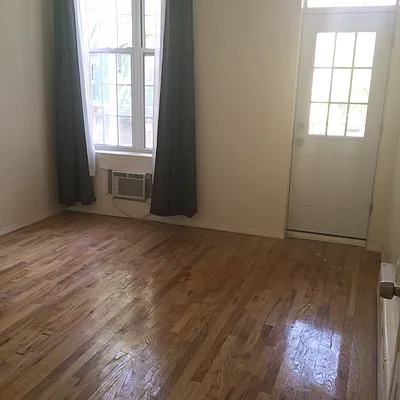 Rented by Grand & Co. | media 72